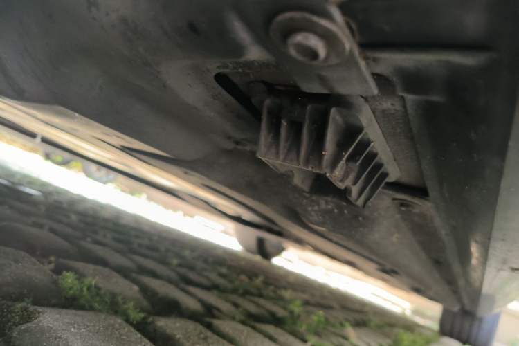 Used BMW 7 Series 2023 735Li M Sport Package Chassis Front Left