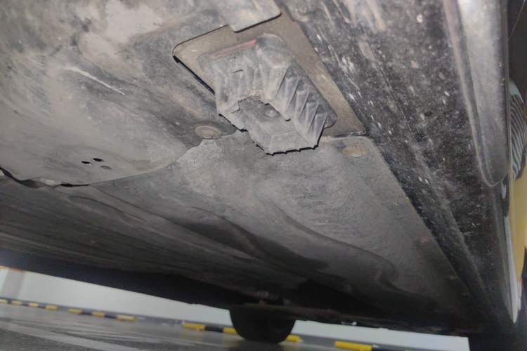 Used BMW 7 Series 2023 735Li M Sport Package Chassis Front Left