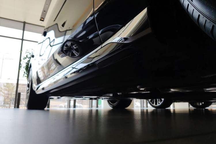 Used BMW 7 Series 2023 735Li M Sport Package Chassis Front Right
