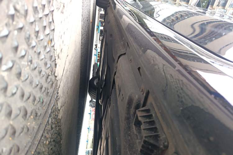 Used BMW 7 Series 2023 735Li M Sport Package Chassis Front Right