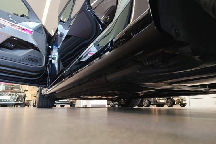 Used BMW 7 Series 2023 740Li Leading Model M Sport Package Chassis Rear Left