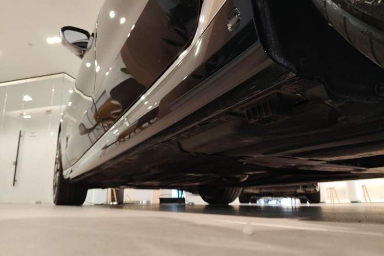 Used BMW 7 Series 2023 740Li Luxury Edition with Premium Package Chassis Rear Left