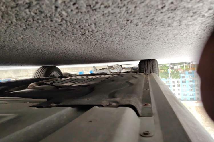 Used BMW 7 Series 2023 735Li M Sport Package Chassis Rear Left
