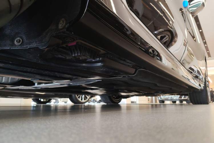 Used BMW 7 Series 2023 735Li M Sport Package Chassis Rear Right
