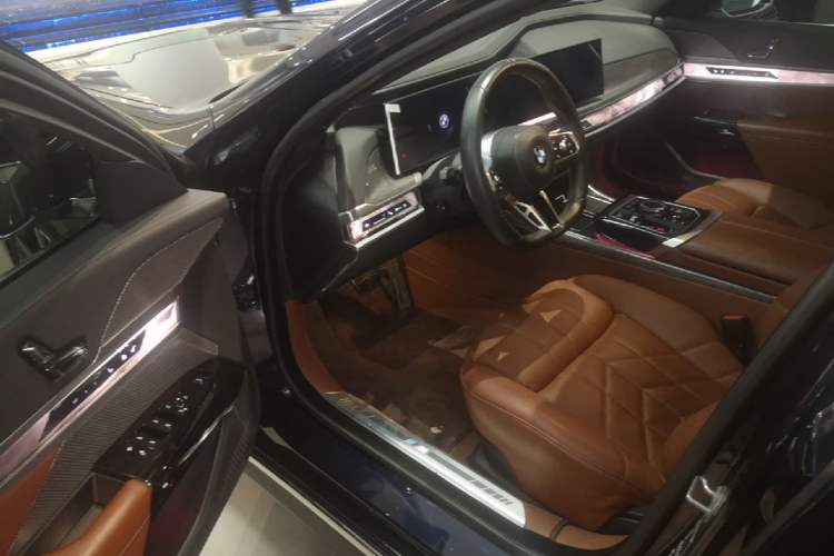 Used BMW 7 Series 2023 Restyled 740Li Luxury Edition M Sport Package Driver Seat