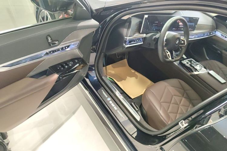 Used BMW 7 Series 2023 735Li M Sport Package Driver Seat