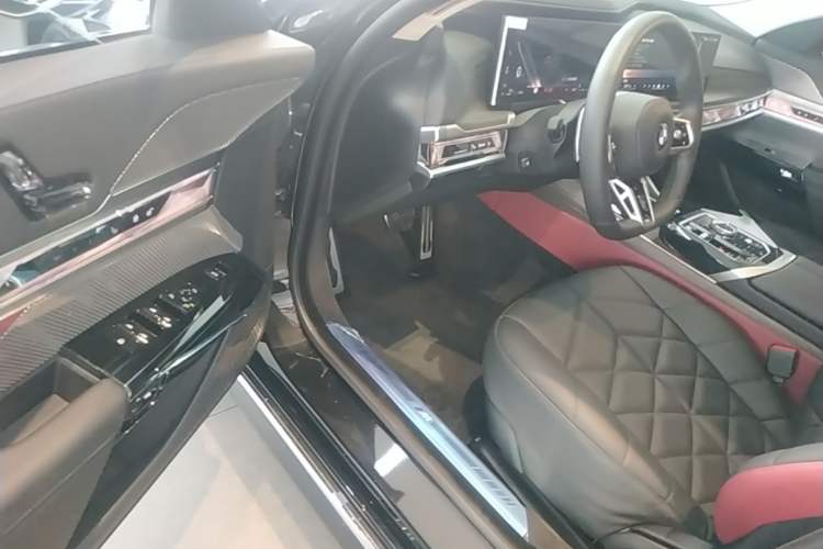 Used BMW 7 Series 2023 735Li M Sport Package Driver Seat