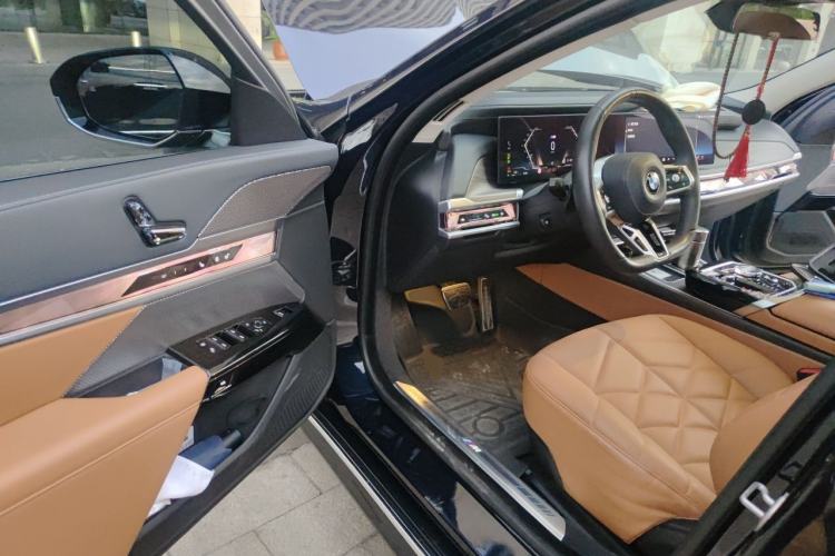 Used BMW 7 Series 2023 735Li M Sport Package Driver Seat