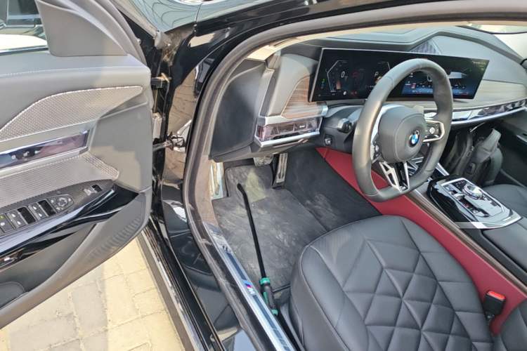 Used BMW 7 Series 2023 735Li M Sport Package Driver Seat