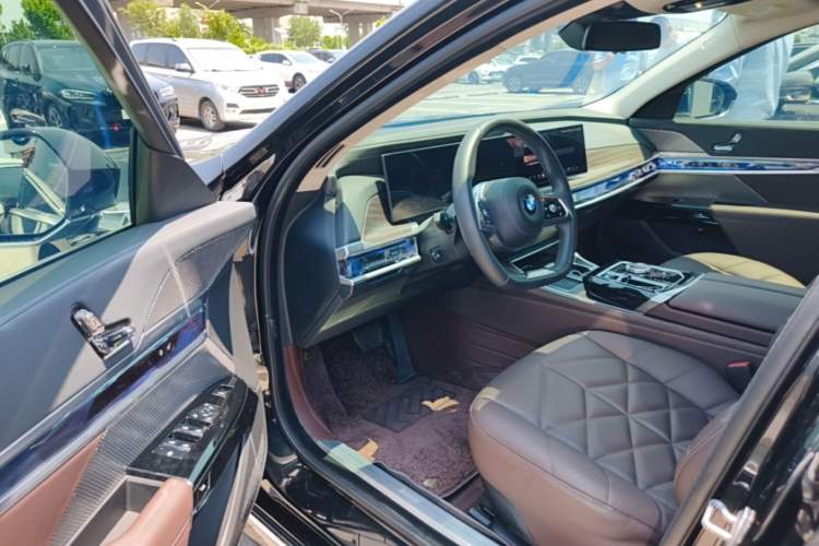 Used BMW 7 Series 2023 735Li Luxury Package Driver Seat