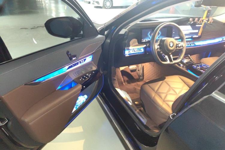 Used BMW 7 Series 2023 735Li M Sport Package Driver Seat