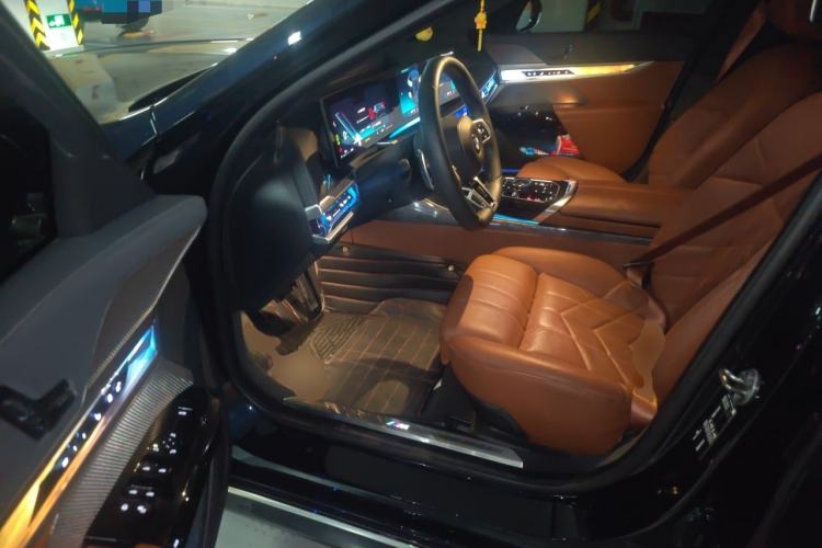 Used BMW 7 Series 2023 740Li Luxury Edition M Sport Package Driver Seat