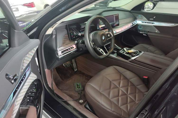Used BMW 7 Series 2023 735Li M Sport Package Driver Seat