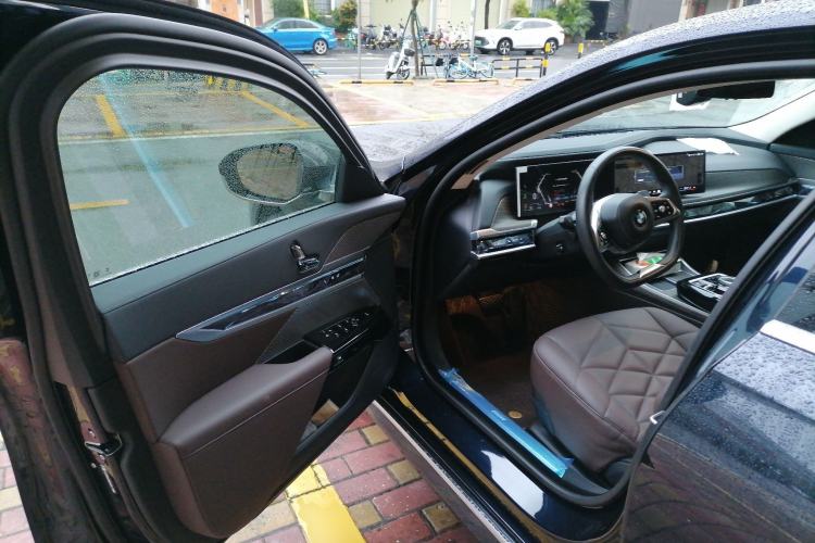 Used BMW 7 Series 2023 735Li Luxury Package Driver Seat