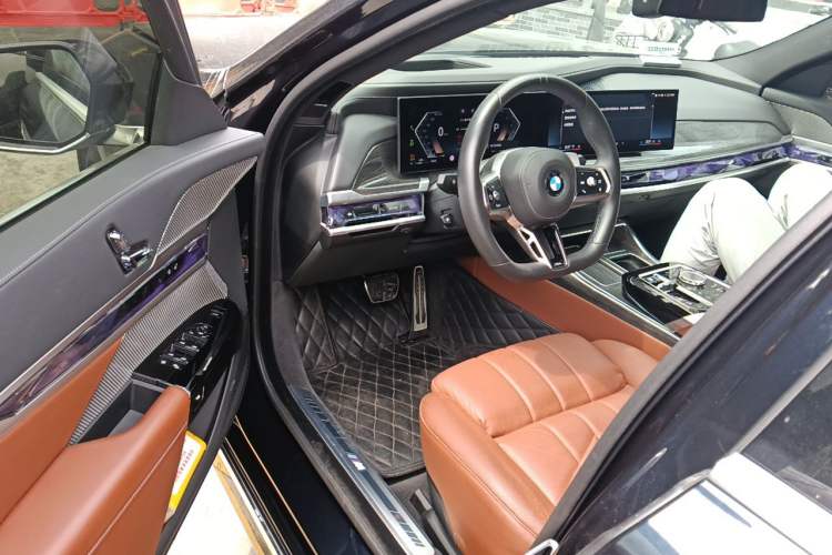 Used BMW 7 Series 2023 740Li Luxury Edition M Sport Package Driver Seat