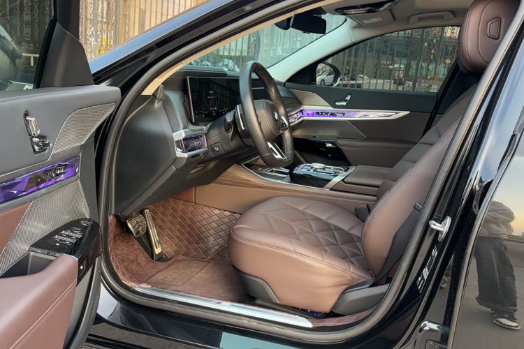 Used BMW 7 Series 2023 735Li M Sport Package Driver Seat