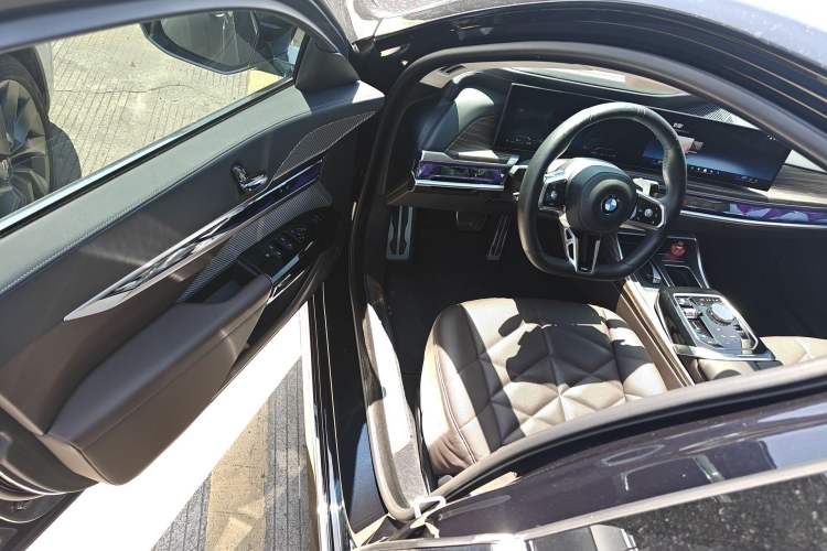 Used BMW 7 Series 2023 735Li M Sport Package Driver Seat