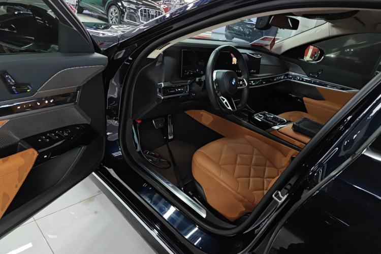 Used BMW 7 Series 2023 735Li M Sport Package Driver Seat