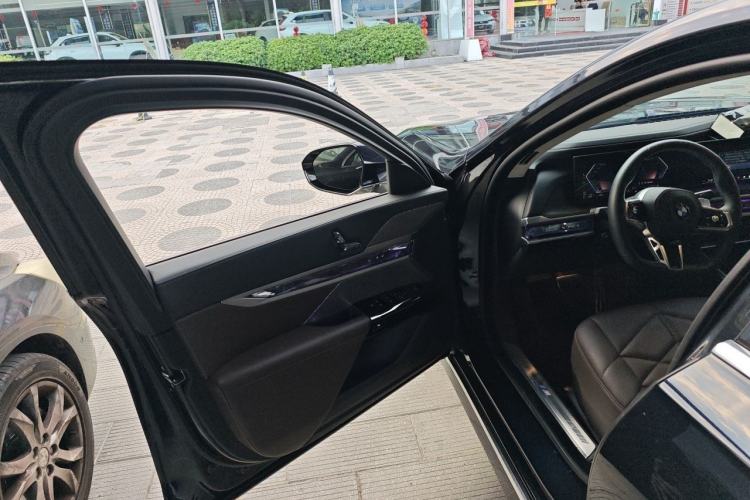 Used BMW 7 Series 2023 735Li M Sport Package Driver Seat