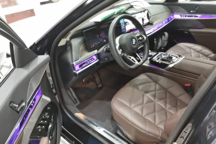 Used BMW 7 Series 2023 735Li M Sport Package Driver Seat