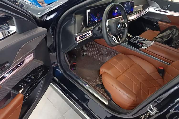 Used BMW 7 Series 2023 740Li Luxury Edition M Sport Package Driver Seat