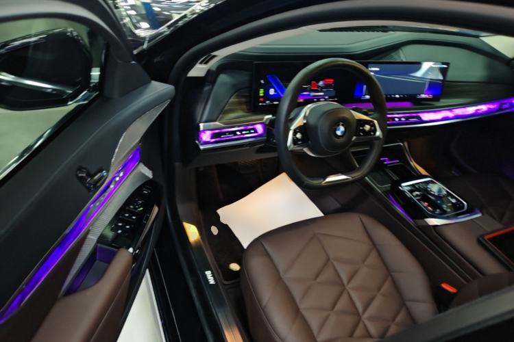 Used BMW 7 Series 2023 735Li Luxury Package Driver Seat