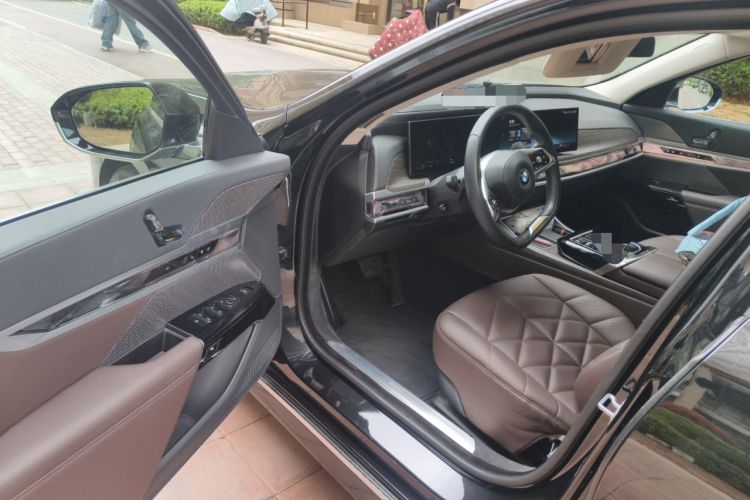 Used BMW 7 Series 2023 735Li Luxury Package Driver Seat