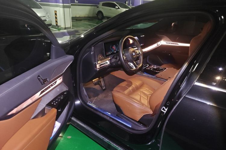 Used BMW 7 Series 2023 Restyled 740Li Luxury Edition M Sport Package Driver Seat