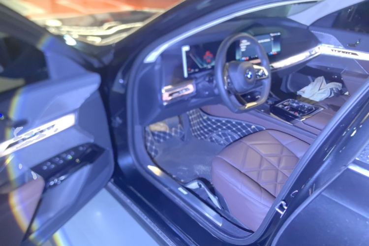 Used BMW 7 Series 2023 735Li Luxury Package Driver Seat