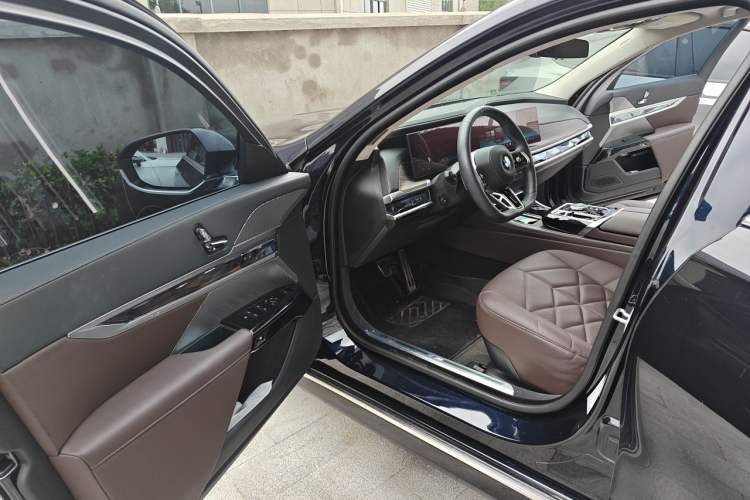 Used BMW 7 Series 2023 735Li M Sport Package Driver Seat
