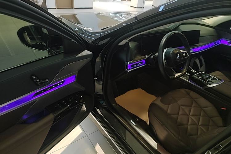 Used BMW 7 Series 2023 735Li Luxury Package Driver Seat