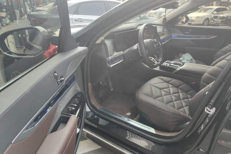 Used BMW 7 Series 2023 735Li M Sport Package Driver Seat