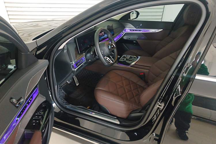 Used BMW 7 Series 2023 735Li M Sport Package Driver Seat