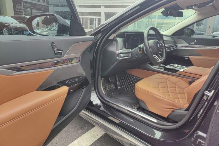 Used BMW 7 Series 2023 735Li M Sport Package Driver Seat