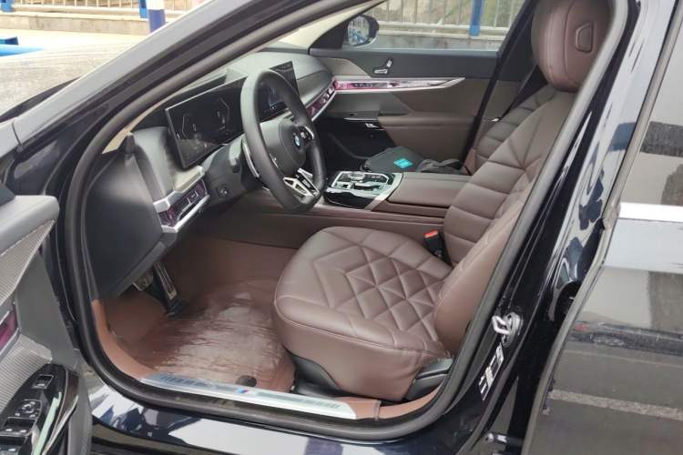Used BMW 7 Series 2023 735Li M Sport Package Driver Seat