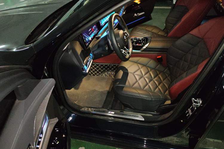 Used BMW 7 Series 2023 735Li M Sport Package Driver Seat