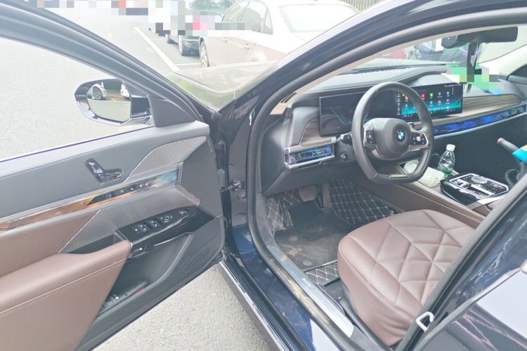 Used BMW 7 Series 2023 735Li Luxury Package Driver Seat