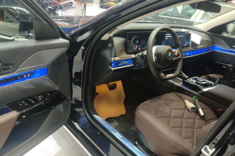 Used BMW 7 Series 2023 735Li Luxury Package Driver Seat
