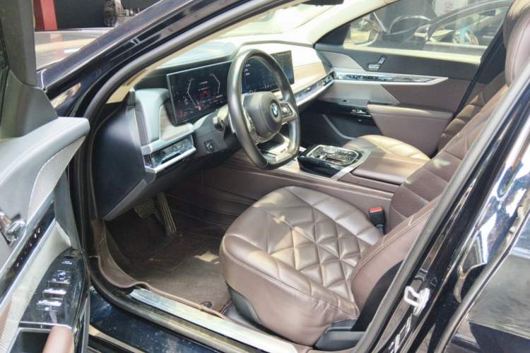 Used BMW 7 Series 2023 735Li Luxury Package Driver Seat