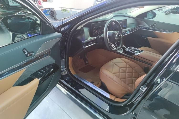 Used BMW 7 Series 2023 735Li M Sport Package Driver Seat