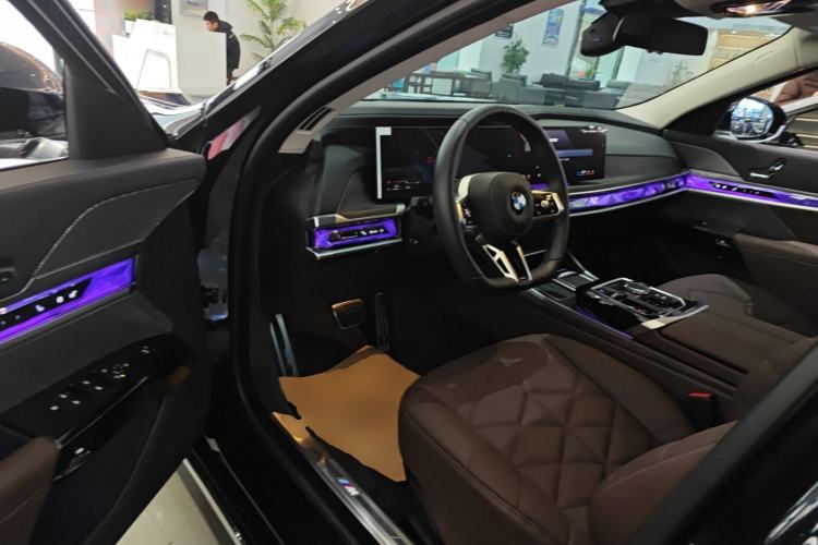 Used BMW 7 Series 2023 735Li M Sport Package Driver Seat