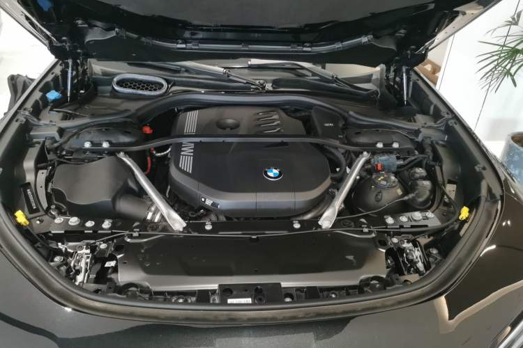 Used BMW 7 Series 2023 735Li M Sport Package Engine Bay