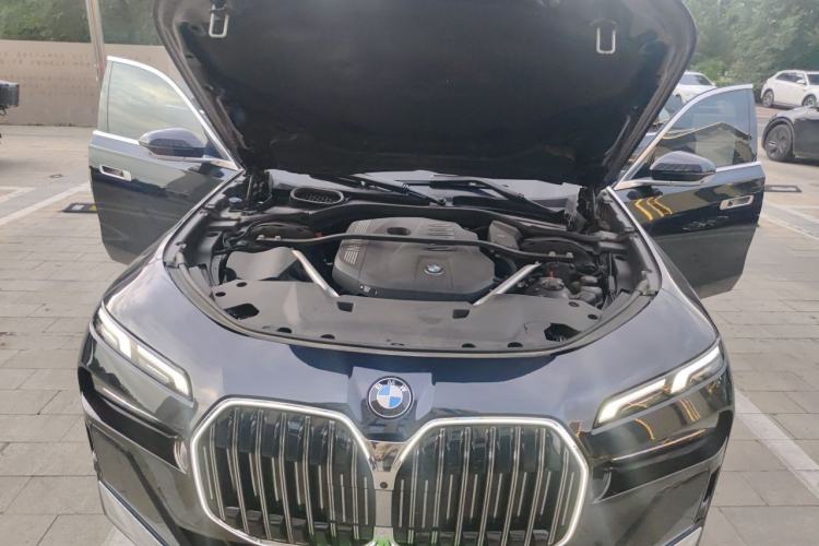 Used BMW 7 Series 2023 735Li M Sport Package Engine Bay