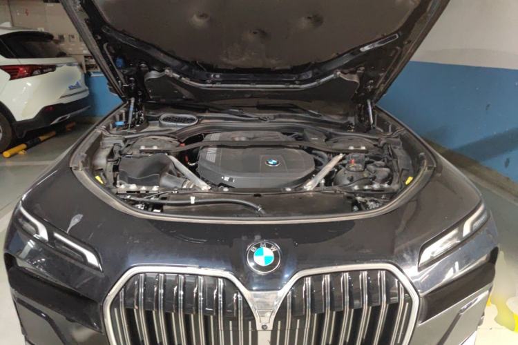 Used BMW 7 Series 2023 735Li M Sport Package Engine Bay