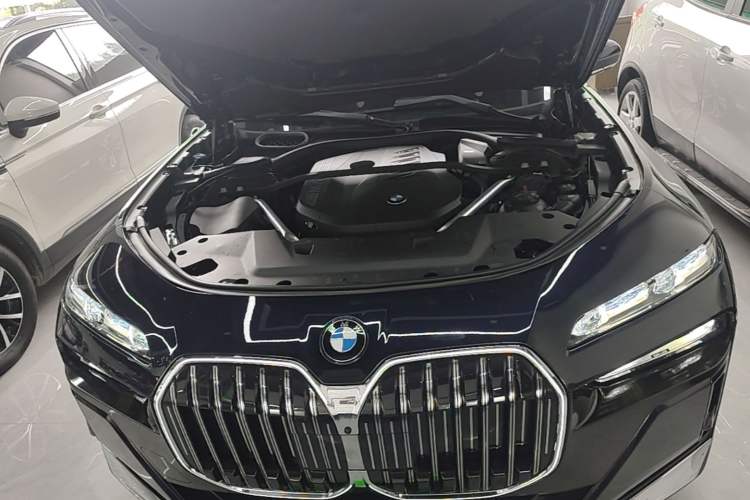Used BMW 7 Series 2023 735Li M Sport Package Engine Bay
