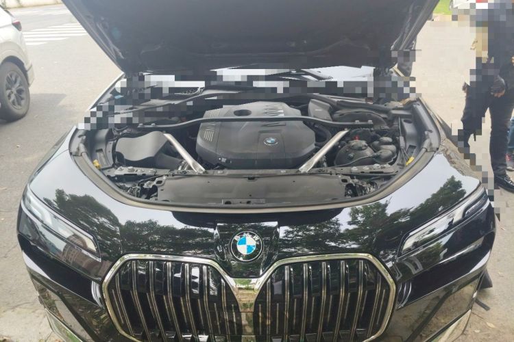 Used BMW 7 Series 2023 735Li M Sport Package Engine Bay