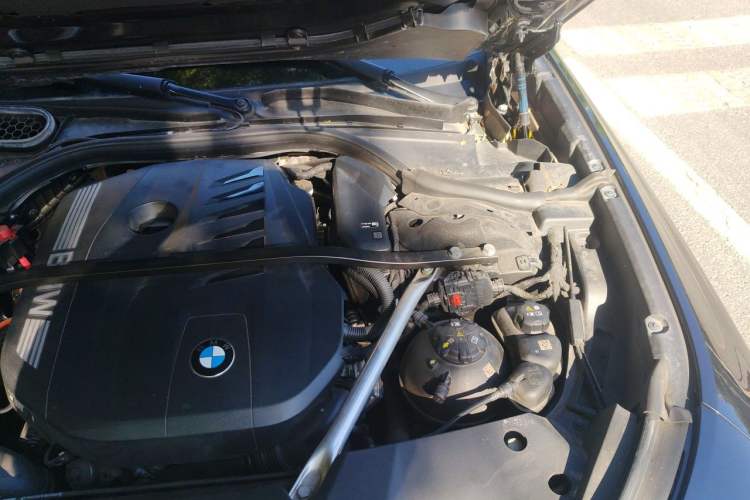 Used BMW 7 Series 2023 735Li M Sport Package Engine Bay Left