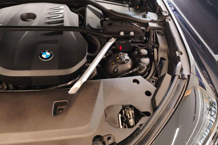 Used BMW 7 Series 2023 735Li M Sport Package Engine Bay Left