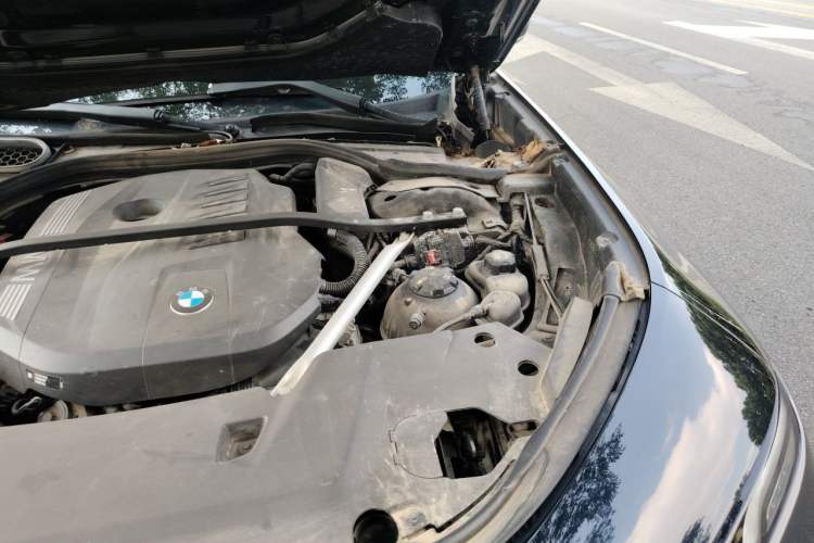Used BMW 7 Series 2023 735Li M Sport Package Engine Bay Left