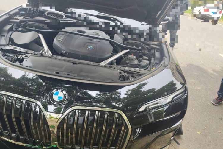 Used BMW 7 Series 2023 735Li M Sport Package Engine Bay Left